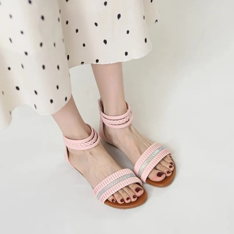 

2025 летние новые женские сандалии большого размера на платформе 1 см и низком каблуке 2 см, женские легкие повседневные женские сандалии для отдыха со стразами