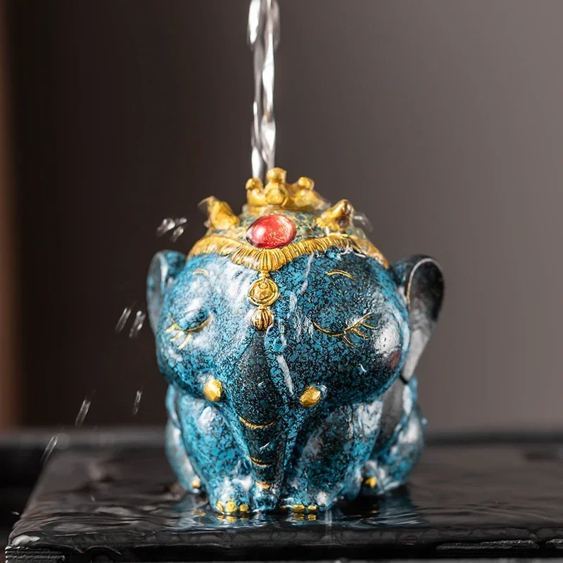 Resin Small Elephant Tea Pet Ornaments High Temperature Discoloration Tea Set Accessories Tea Table and Tray 6.5x6x7cm