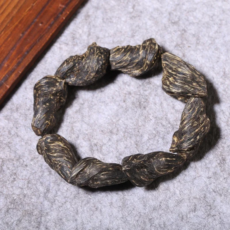 

Vietnam Kyara Bracelet with Shape High Oil Old Materials Submerged Nha Zhuang Men