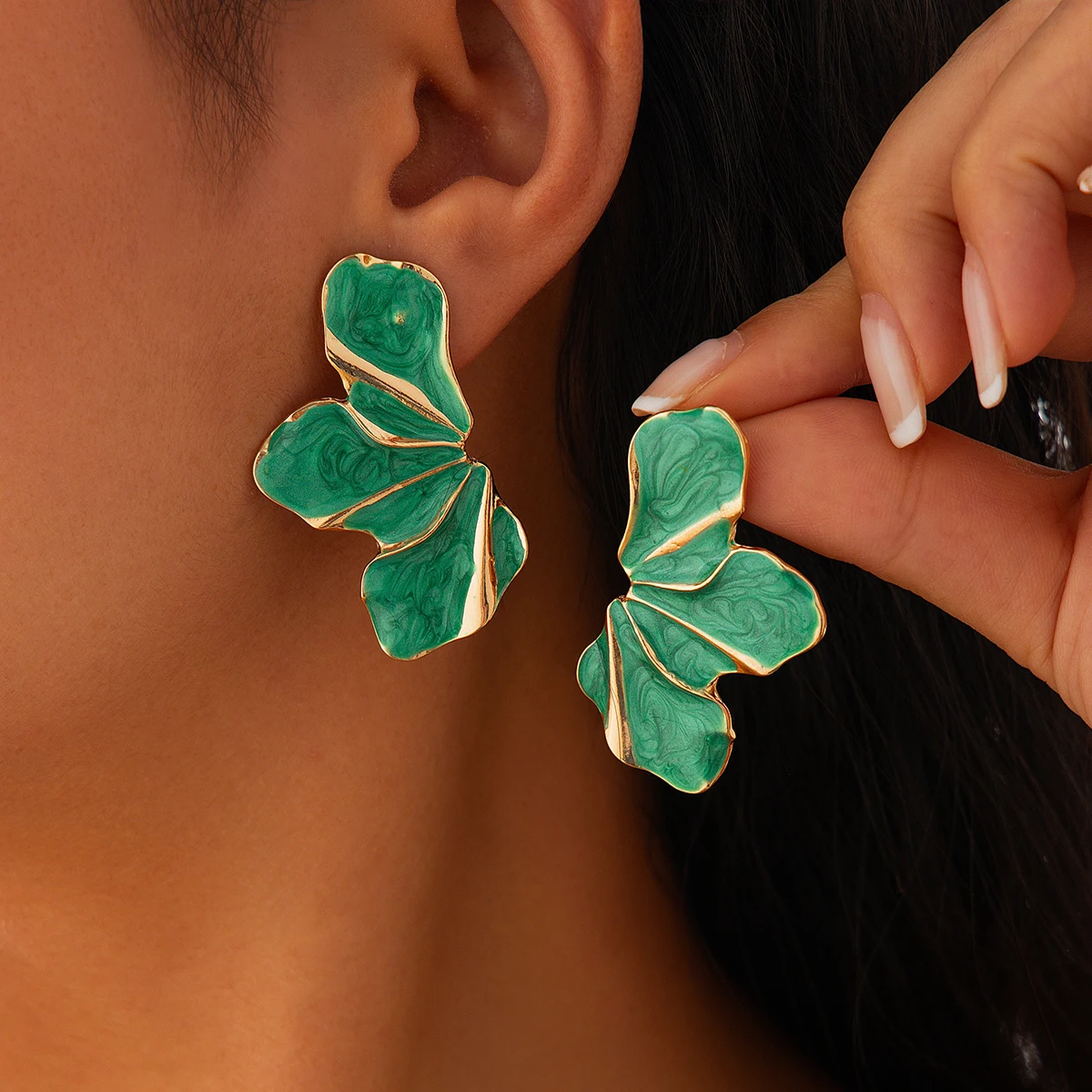 SHIXIN Elegant White Half Flower Stud Earrings for Women Luxury Dripping Oil Petals Piercing Earrings Wedding Party Jewelry