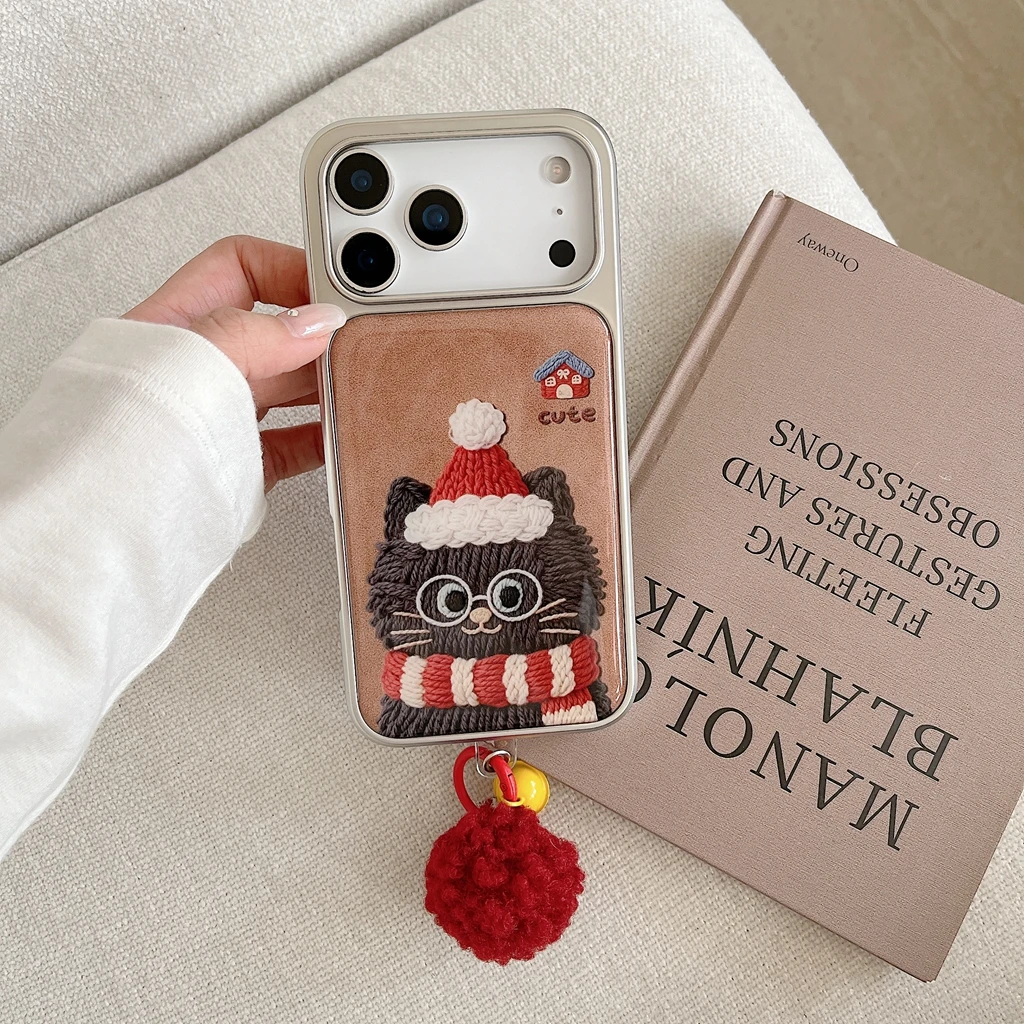 Lindo suéter de gato negro bufanda borde plateado gota pegamento bola de felpa colgante de campana funda de teléfono para iPhone 17 16 15 14 Pro Max
