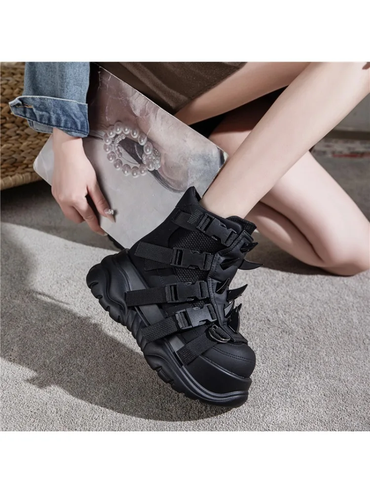 2025 nouvelles femmes en cuir véritable Punk Muffin plate-forme sport rétro Rivet métal lourd bottes courtes
