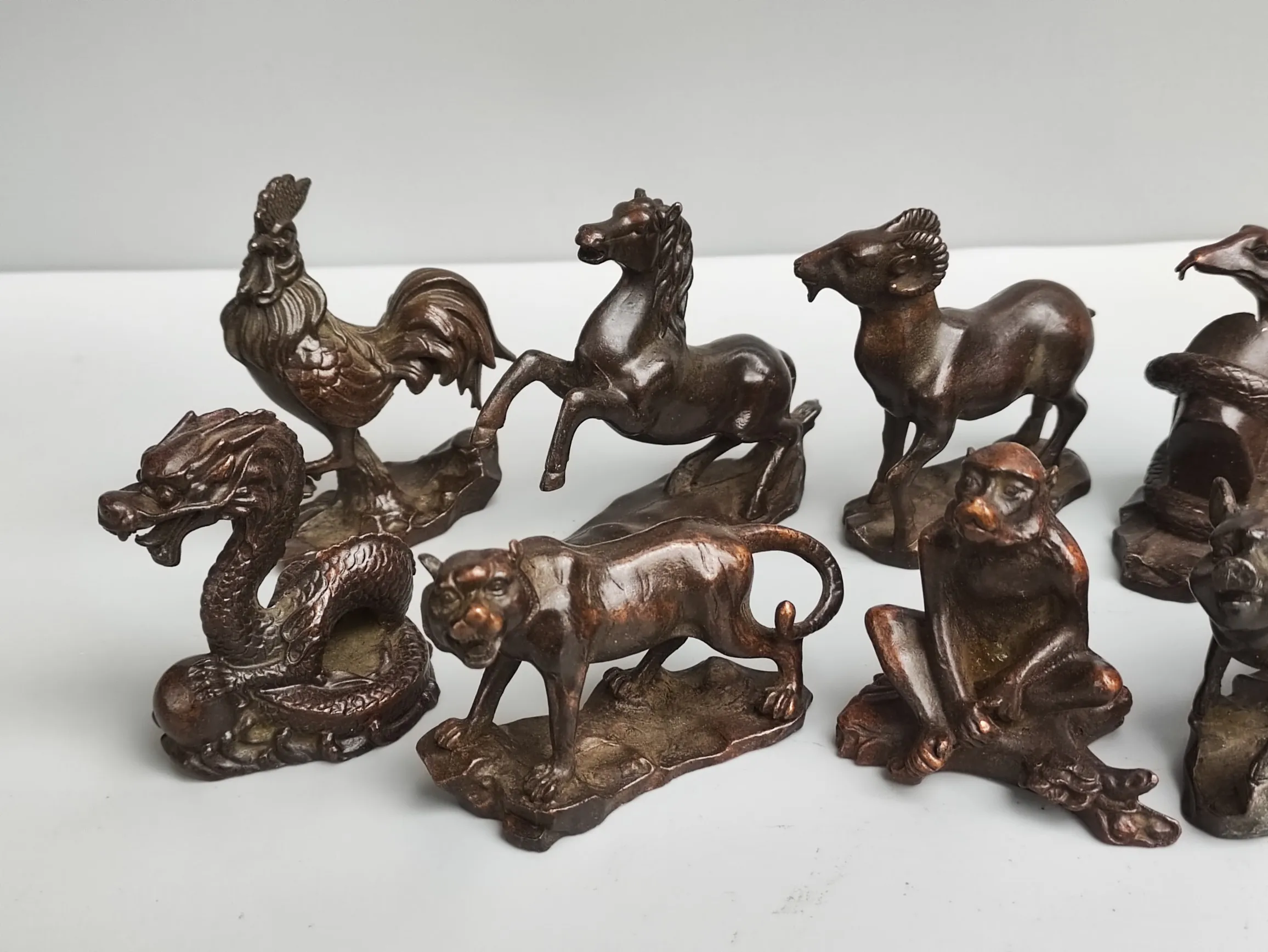 12PCS A set of metal statues for the twelve zodiac animals, weighing 1.8kg,