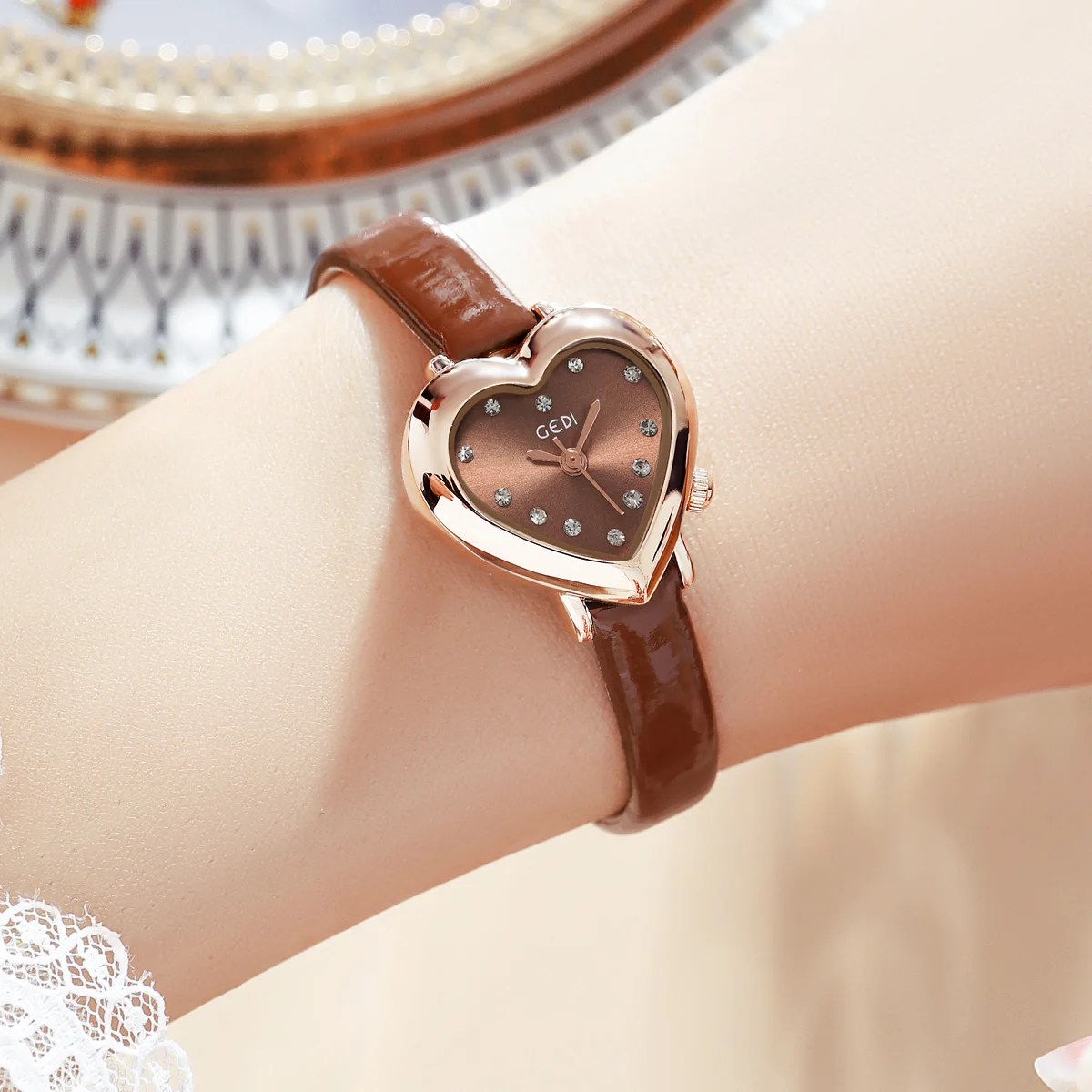 Petite montre à cadran en forme d\'amour pour femme, horloge à quartz en cuir étanche pour femme, cadeau original pour petite amie, marque de luxe,