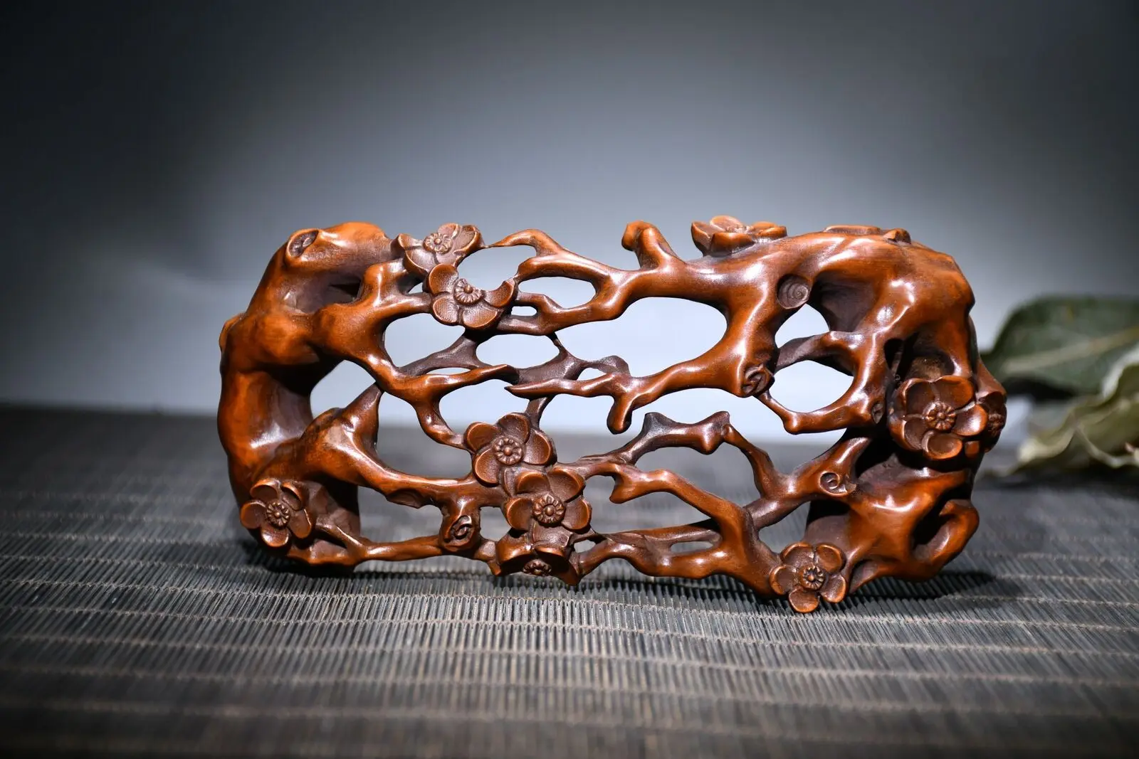 

5.5" Collection Chinese Box-wood Carving Plum Blossom Tree Branch Pen Rack
