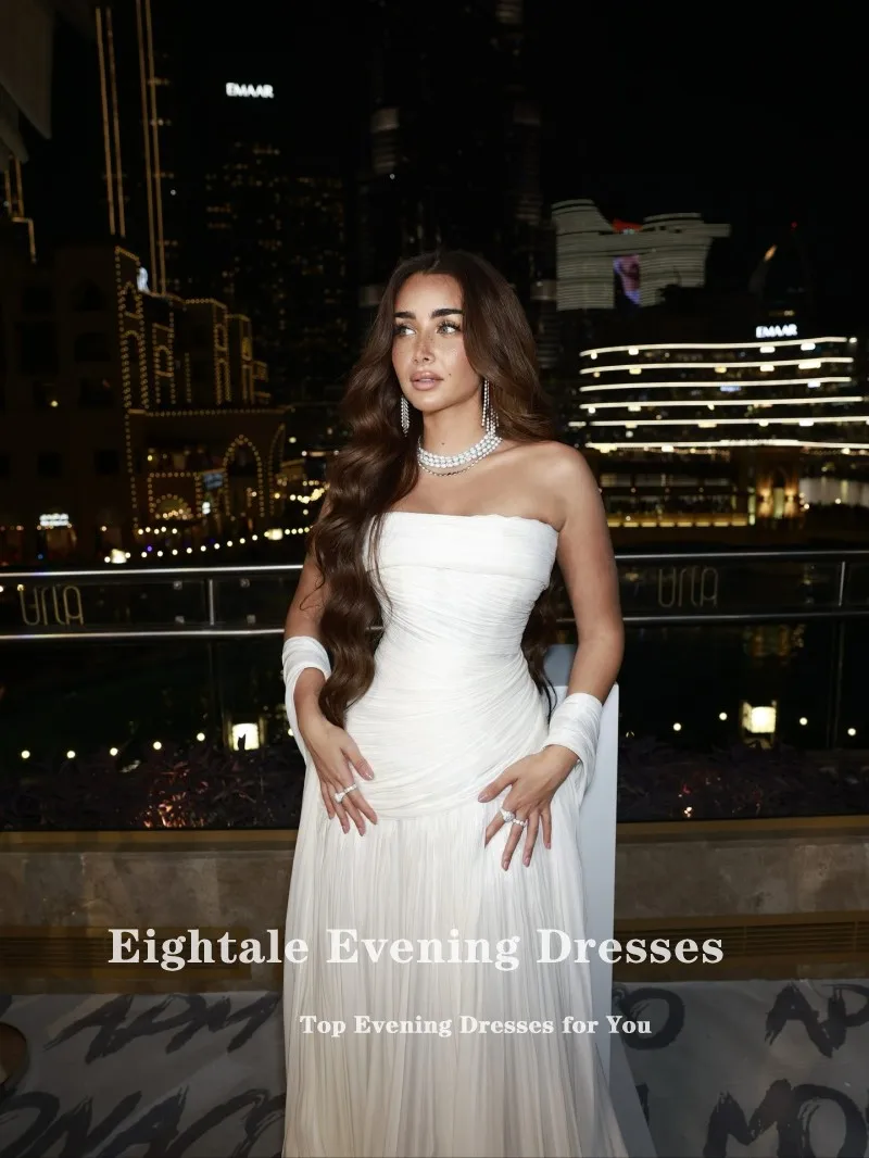 ชุดราตรีเอทิลเล่ แบบไร้สาย จับจีบยาวกรอมพื้น ผ้าเครปสีงาช้าง ตกแต่งขนนก สำหรับงานพรอมหรืองานเลี้ยง  ชุดราตรี