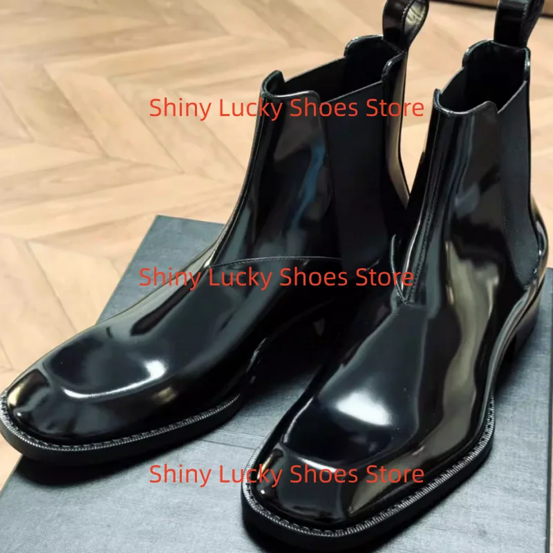 

Мужские ботинки из лакированной кожи с квадратным носком, массивным высоким каблуком, сшитые, из искусственной кожи, с декоративной строчкой