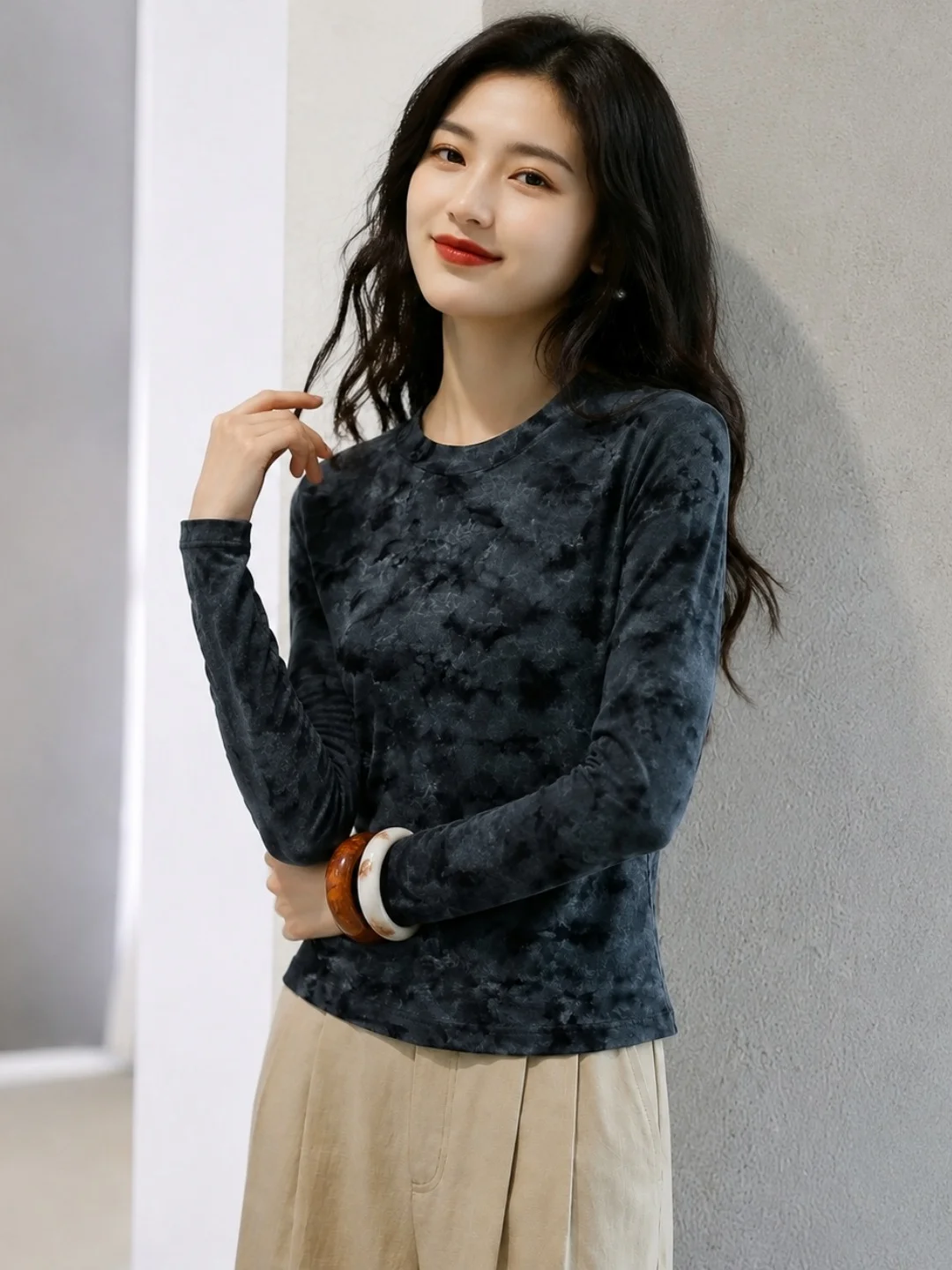 Retro Gradient Long Sleeve T-Shirt Women's Fashion Slimming Korean Style Commute Straight Cut round Neck Top for Younger Look