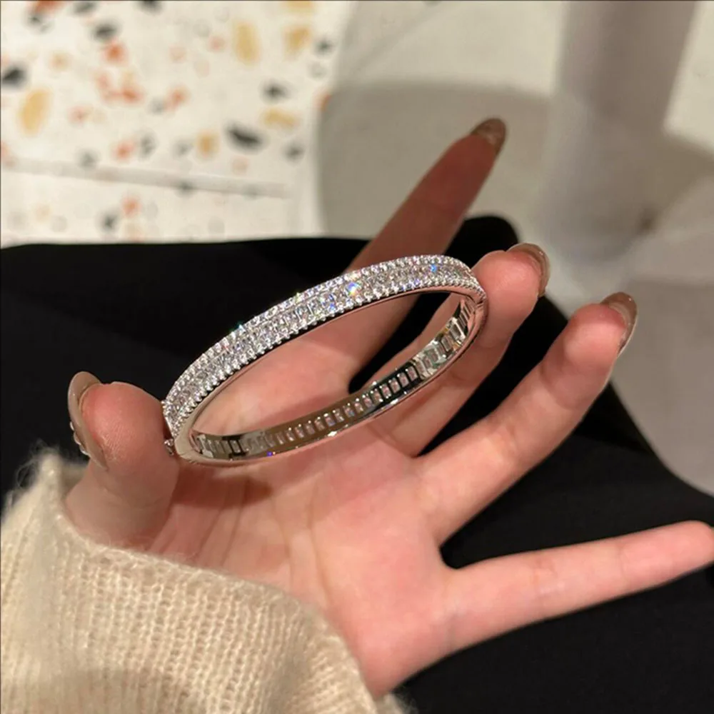 Super Flash Zircon Circle Clasp Bracelet Fashionable and Commuter Wristband Light Luxury High-end Jewelry