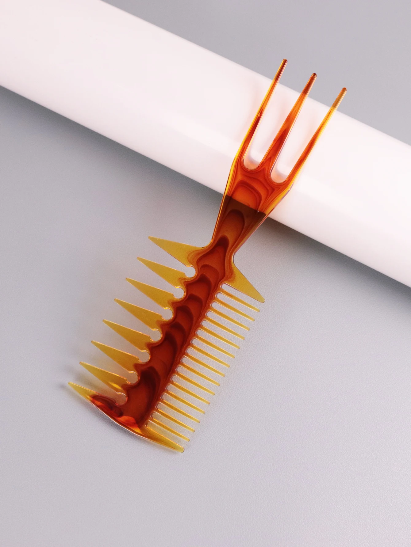 Professional Double Side Tooth Combs Fish Bone Shape Hair Brush Barber Hair Cutting Coloring Brush Suitable for all hair types