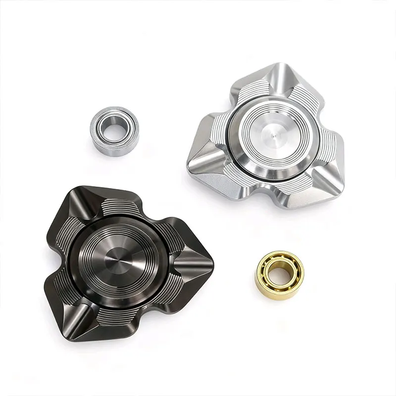 ฟิดเจ็ตสปินเนอร์แบบสามใบพัด Valkyrie และ Apache XL ให้ความรู้สึกในการหมุนมือแบบเร็ว ผลิตจากสแตนเลส 304 ด้วยกระบวนการ CNC