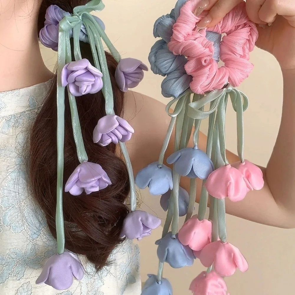 Hermosa Diadema Floral de Tulipanes Le Muguet con Cinta Colgante, Accesorio para el Cabello de Diseño Etéreo para Mujer