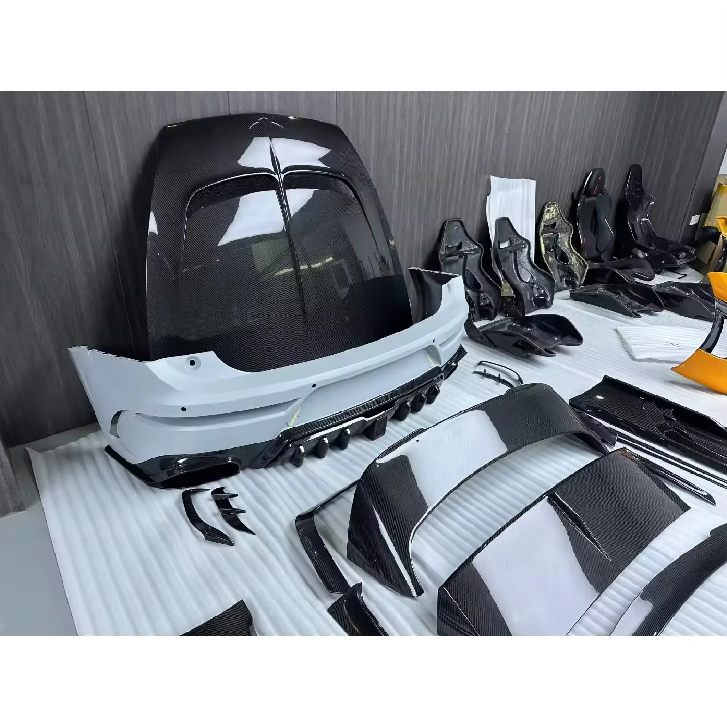 طقم هيكل من ألياف الكربون الجافة طراز M عالي الجودة مصدات شفة ممتصة للصدمات لسيارة Bentley Bentayga