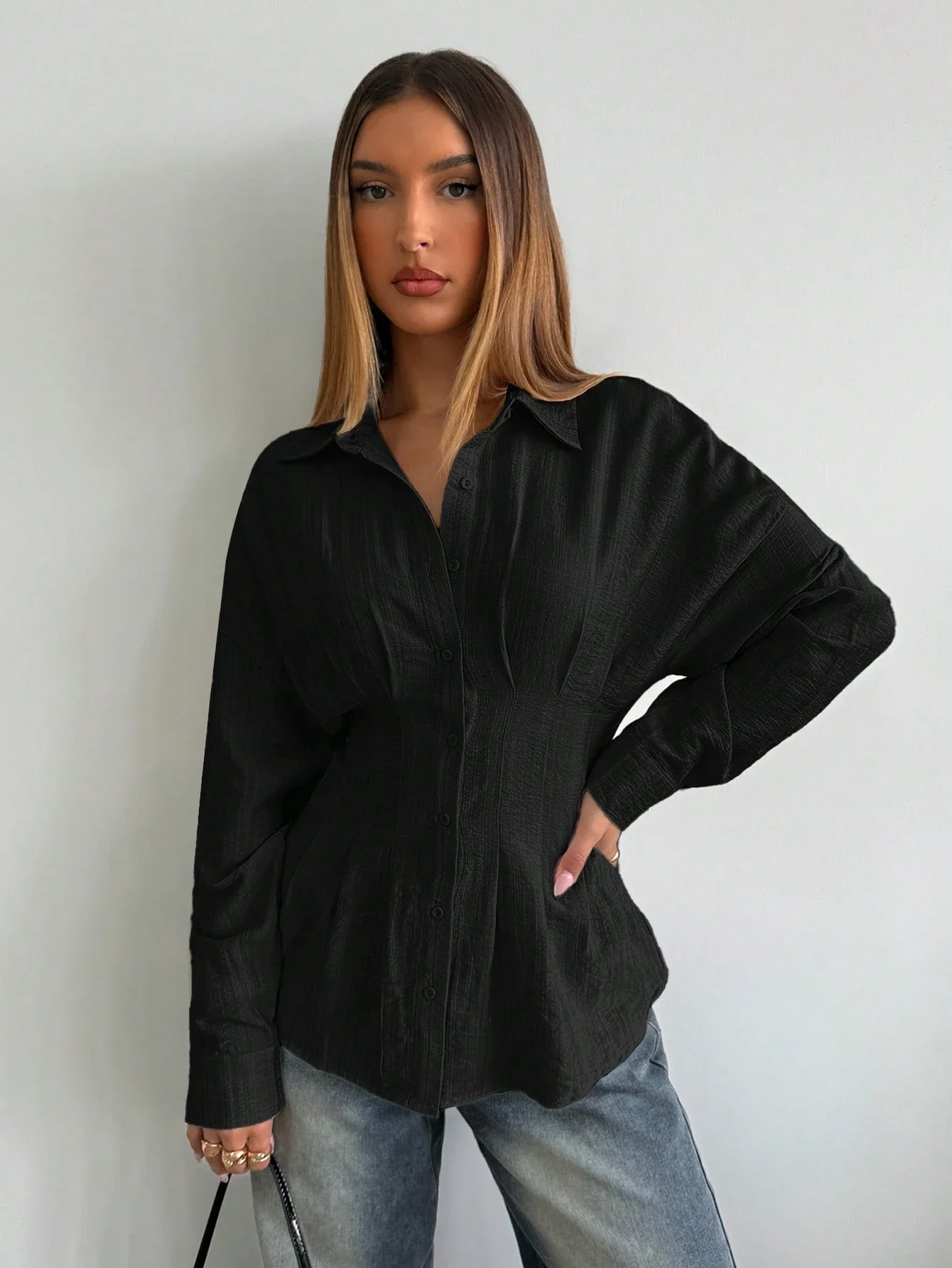 

Женская черная свободная рубашка с плиссированной талией и длинными рукавами для повседневной носки