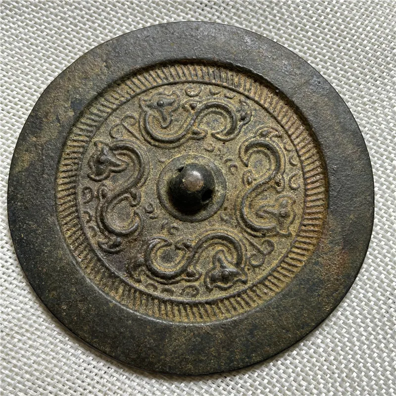 

Bronze crafts Han Dynasty green rust bronze mirror Silong patina is mellow.