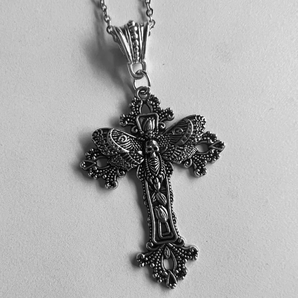 Punk Gothic Dark Ancient Stereo Relief Cross Moth Skull Pendant Necklace for Women Men Hallowmas Party Charm Collar Jewelry Gift