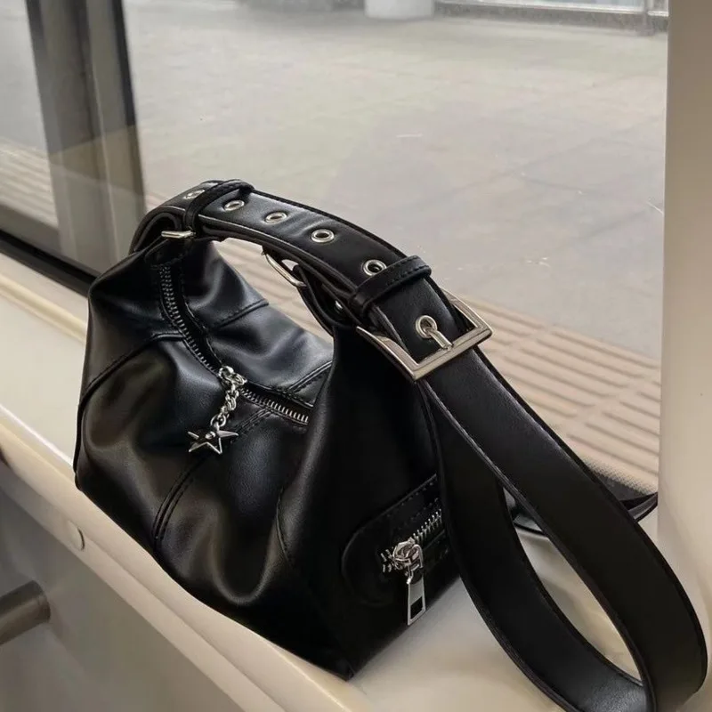 

​ ​ Женская черная сумка через плечо из искусственной кожи со звездным шармом, минималистичная матовая отделка, регулируемая модная квадратная сумка для ежедневного использования ​ ​