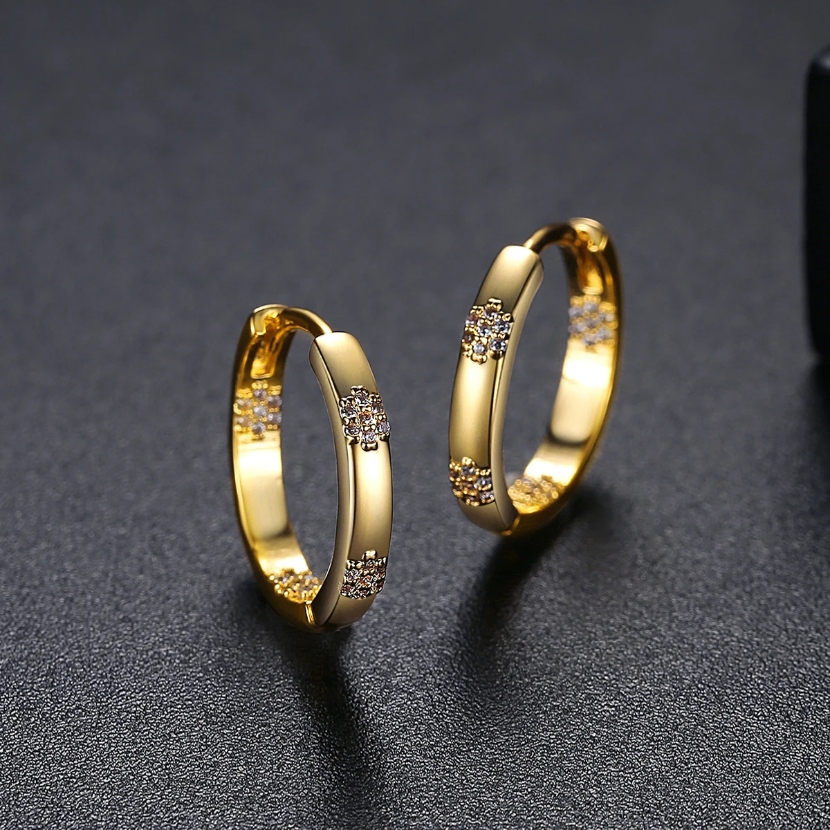 PINANNIE Boucles d'oreilles Huggie plaquées or 18 carats pour femme, petites boucles d'oreilles, bijoux d'oreille hypoallergéniques quotidiens, cadeau pour elle