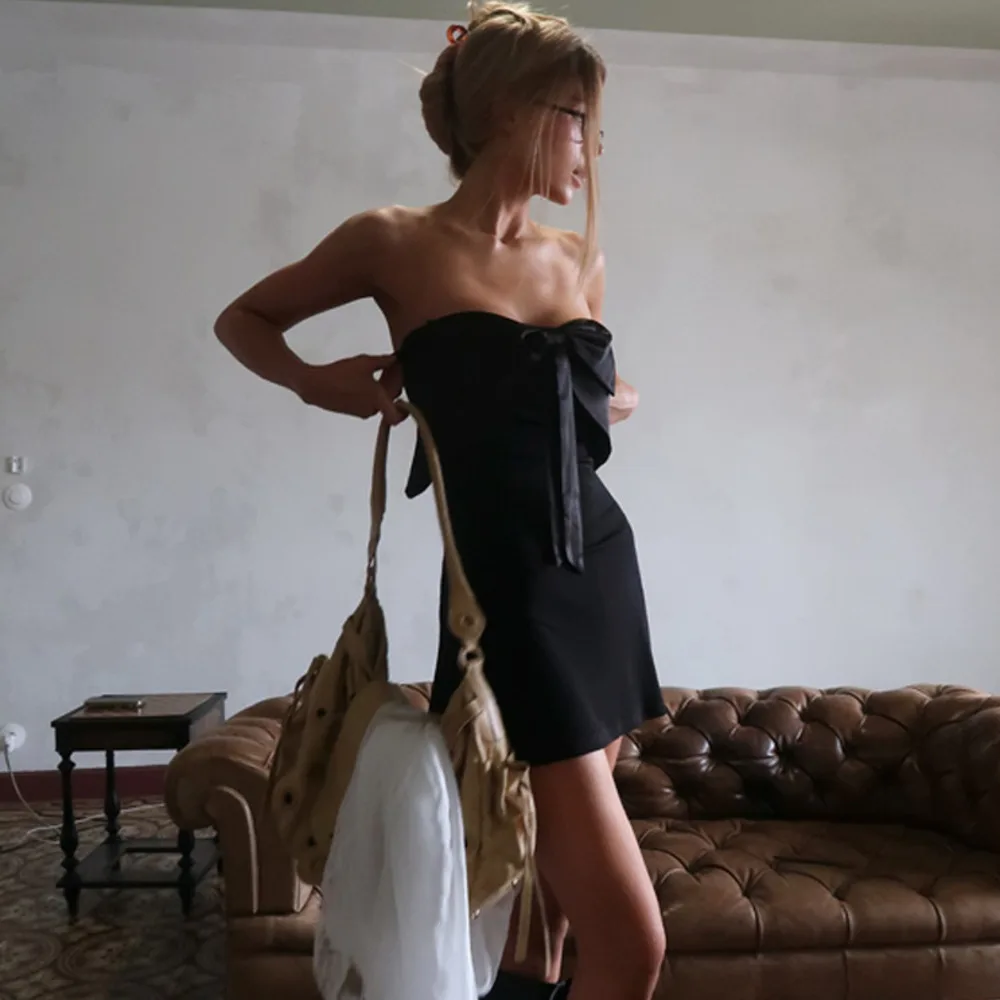 فستان Blifanbo مثير بدون حمالات بفيونكة Bodycon فستان قصير للنساء مكشوف الأكتاف بدون أكمام موضة بدون ظهر فستان حفلات النادي النحيف الصلب