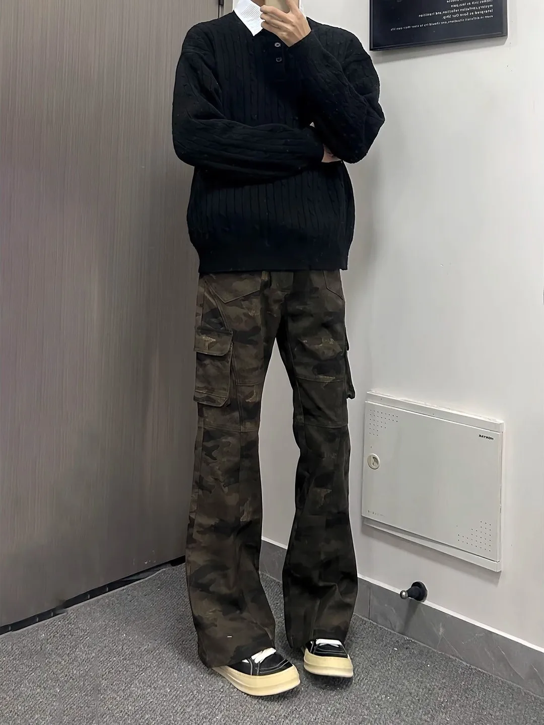 

Мужские зимние брюки Cleanfit Camouflage Workwear: приталенные, прямые, с зауженным низом, средней посадкой, на молнии