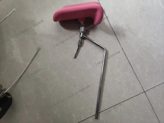 

New hospital operating bed accessories gynecological examination bed leg rest medical operating table leg rest operating、