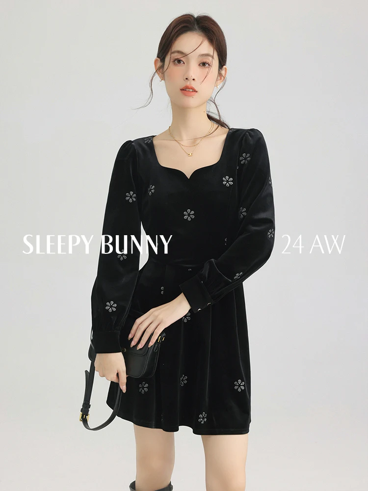 

Velvet Midi Dress for Women with Sweetheart Square Neckline &Long Sleeves Winter Slim Fit High Waist A-Line Elegant Party Outfit