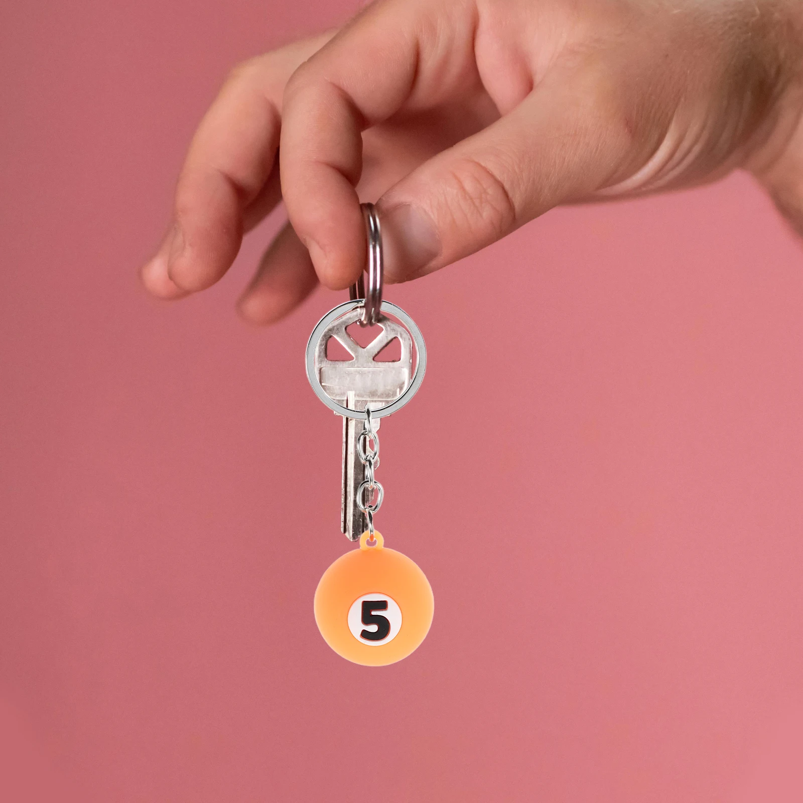 

5pcs Pool Ball Keychain Durable Material Realistic Design Billiards Accessories Sports Related Products Keyring For Bag