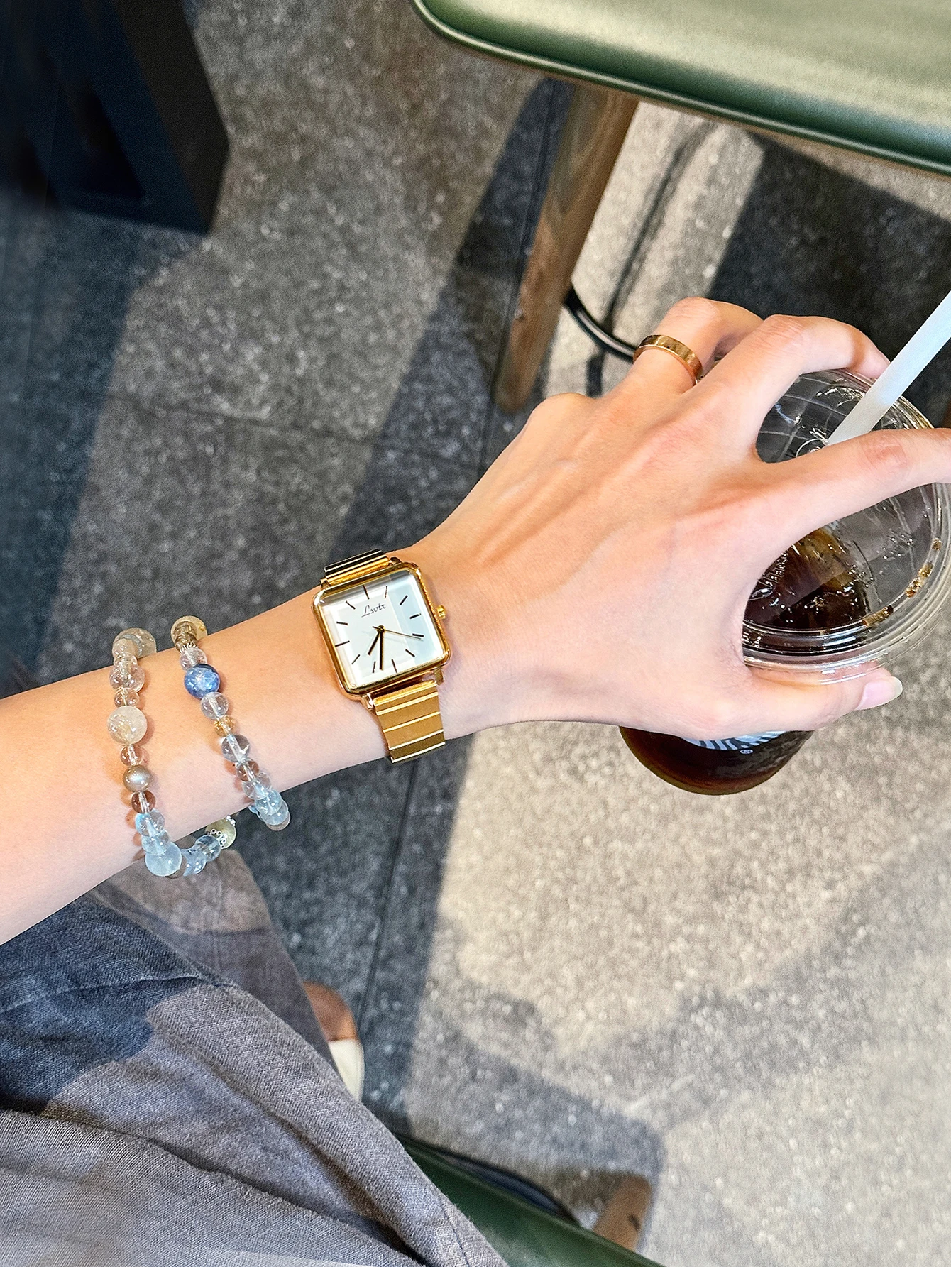 قطعة واحدة من ساعة نسائية ريترو بسيطة وأنيقة بحزام من الفولاذ المقاوم للصدأ ساعة كوارتز بمينا مربع كاجوال عصرية مقاومة للماء مناسبة للارتداء اليومي والعشاء والمناسبات الأخرى للمعصم المزخرف