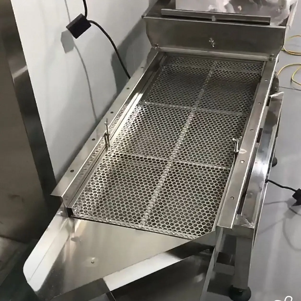 1layer 2 Outlet 2layer 3 Outlet Hand Corn Grain Separator Conveyor