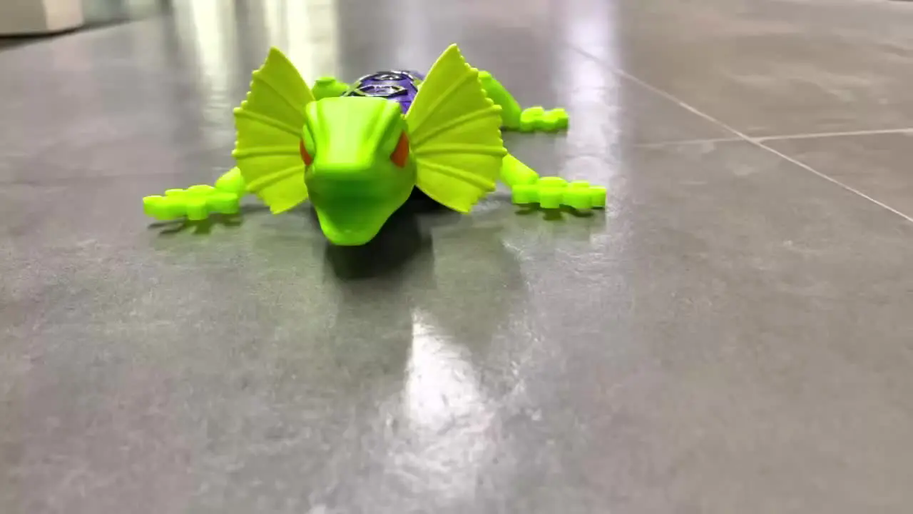 Lagarto A Control Remoto Que Camina Por Paredes – ABS Realista Con Luces – 36 Cm – Ideal Para Juegos En Interior Y Exterior