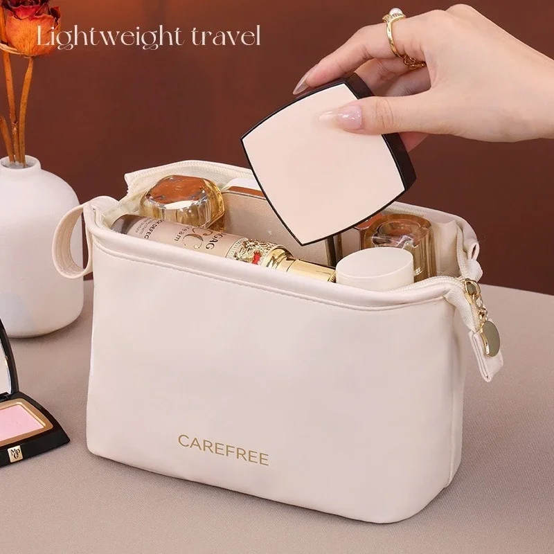bolsa-de-maquiagem-em-couro-sintetico-resistente-bolsa-de-viagem-leve-para-guardar-produtos-de-higiene-bolsa-de-cosmeticos-com-alca-para-o-pulso-ideal-para-mulheres-para-guardar-batons-e-produtos-de-cuidados-com-a-pele