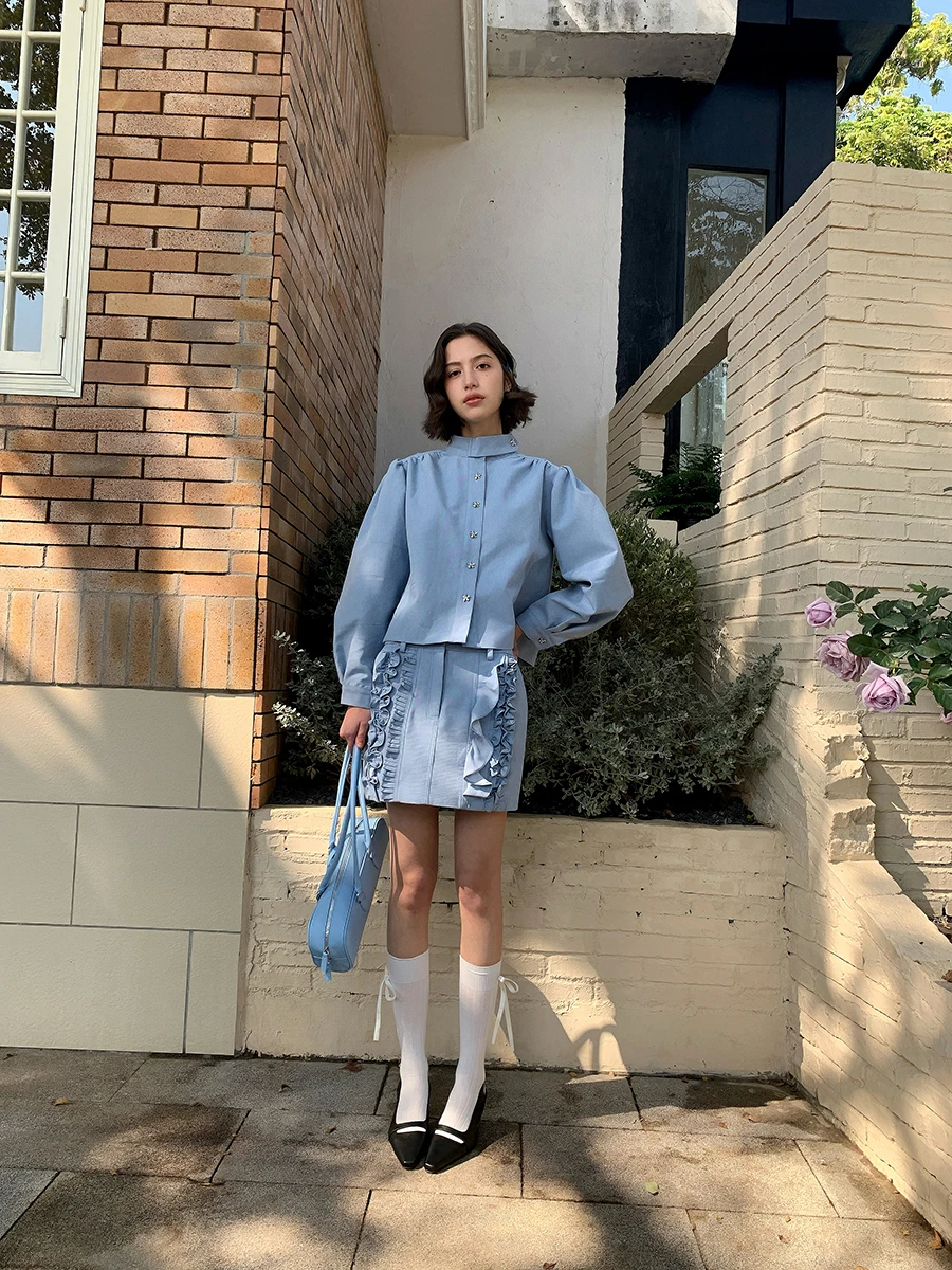 

Женский комплект Hers Series: джинсовое пальто с большим бантом и воротником-стойкой, нежно-голубой, в стиле Garden Fashion, хлопковый, с длинными рукавами