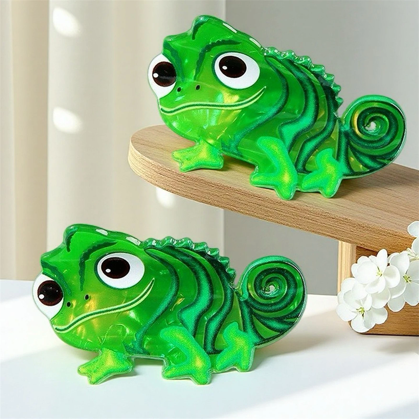 Cartoon Lizard Hair Claw Clip Green Non-Slip Shark Hair Clip for Women with Acrylic Material for Daily Party Gift view 3
