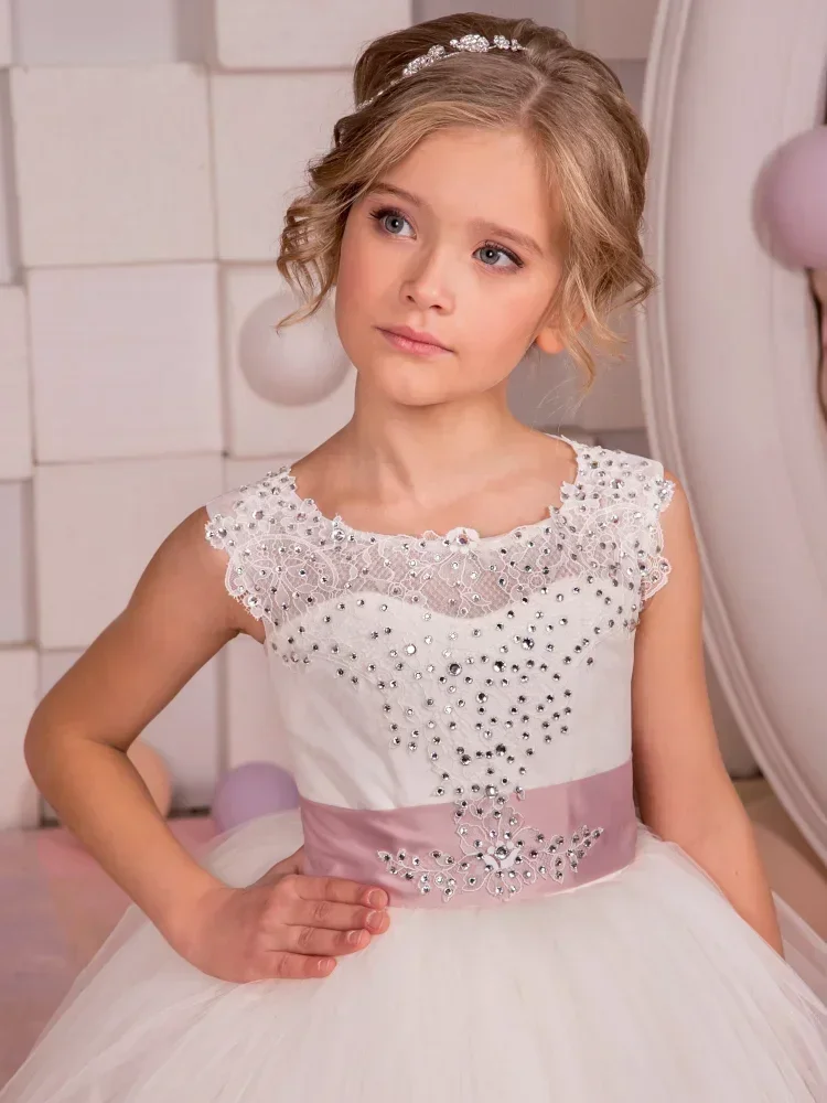 결혼식을위한 핑크 보우 민소매와 꽃의 소녀 드레스 생일 파티 연회 가운 화이트 Tulle 다이아몬드 레이스 아플리케