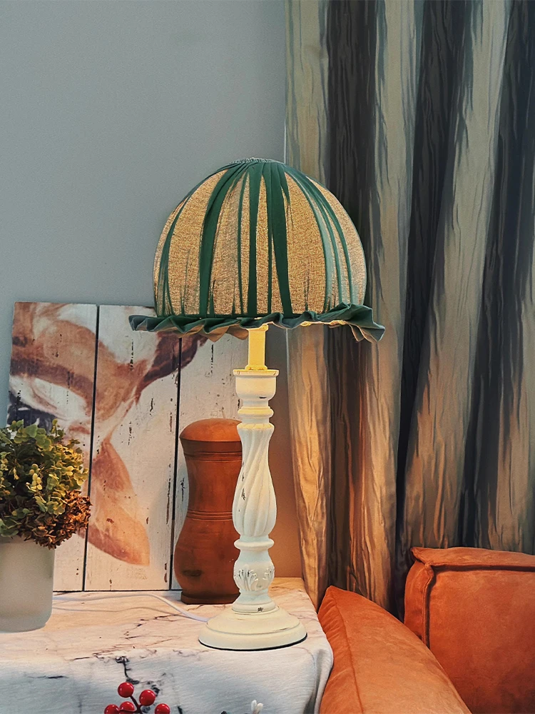 

Solid wood old warm romantic bedside table bedroom lamp, American rural retro handmade desk lamp