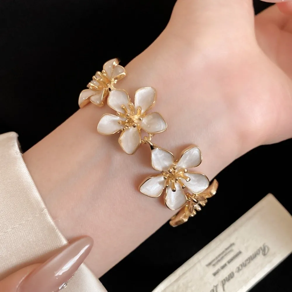 Pink Dripping Five-leaf Flower Bracelet Fashion Floral Jewelry Dripping Flower Bracelet Alloy Adjustable Hand Chain