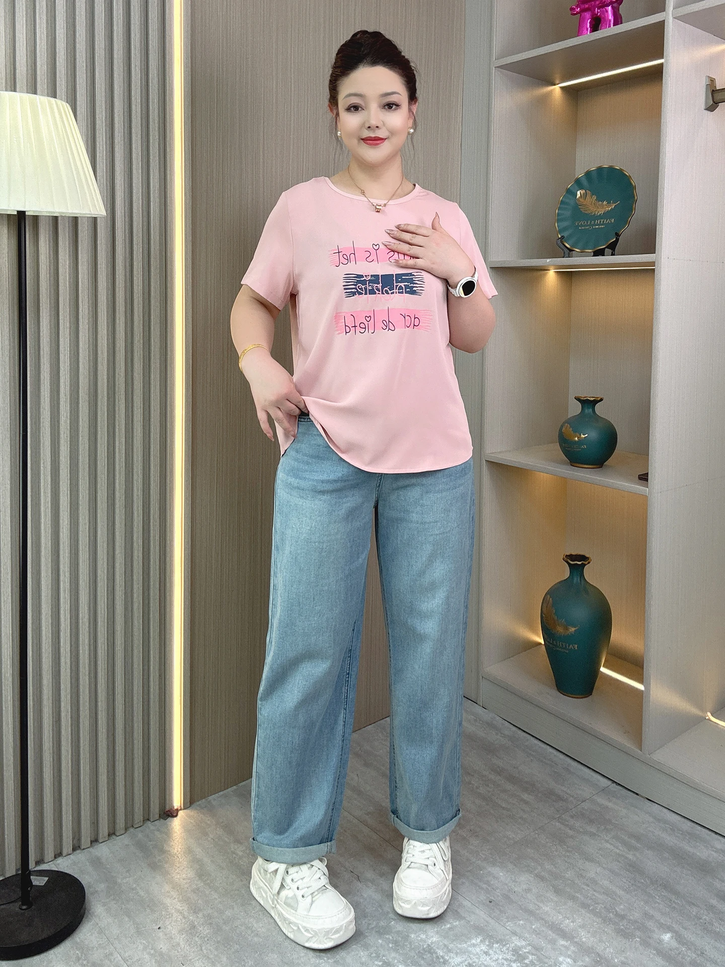 

Женская повседневная футболка больших размеров с круглым вырезом и коротким рукавом, на пуговицах сзади, свободного кроя, стройнящая, летняя новинка, топ для полных женщин