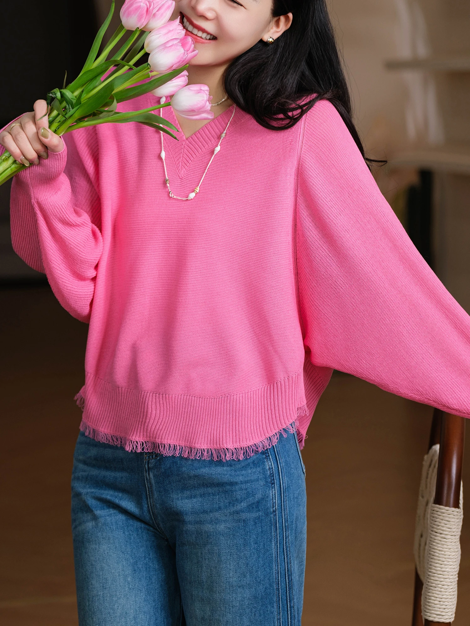 

Retro Fashionable Dyed Knitted T with Batwing Sleeves V-Neck Frayed Shoulder Split Design Casual Loose Fit Nylon Fabric