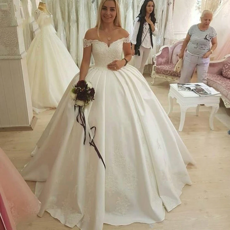 Abito da sposa Vintage con spalle scoperte Boho abito da sposa Plus Size Appliques di pizzo senza schienale abiti da sposa in raso Robe Mariee