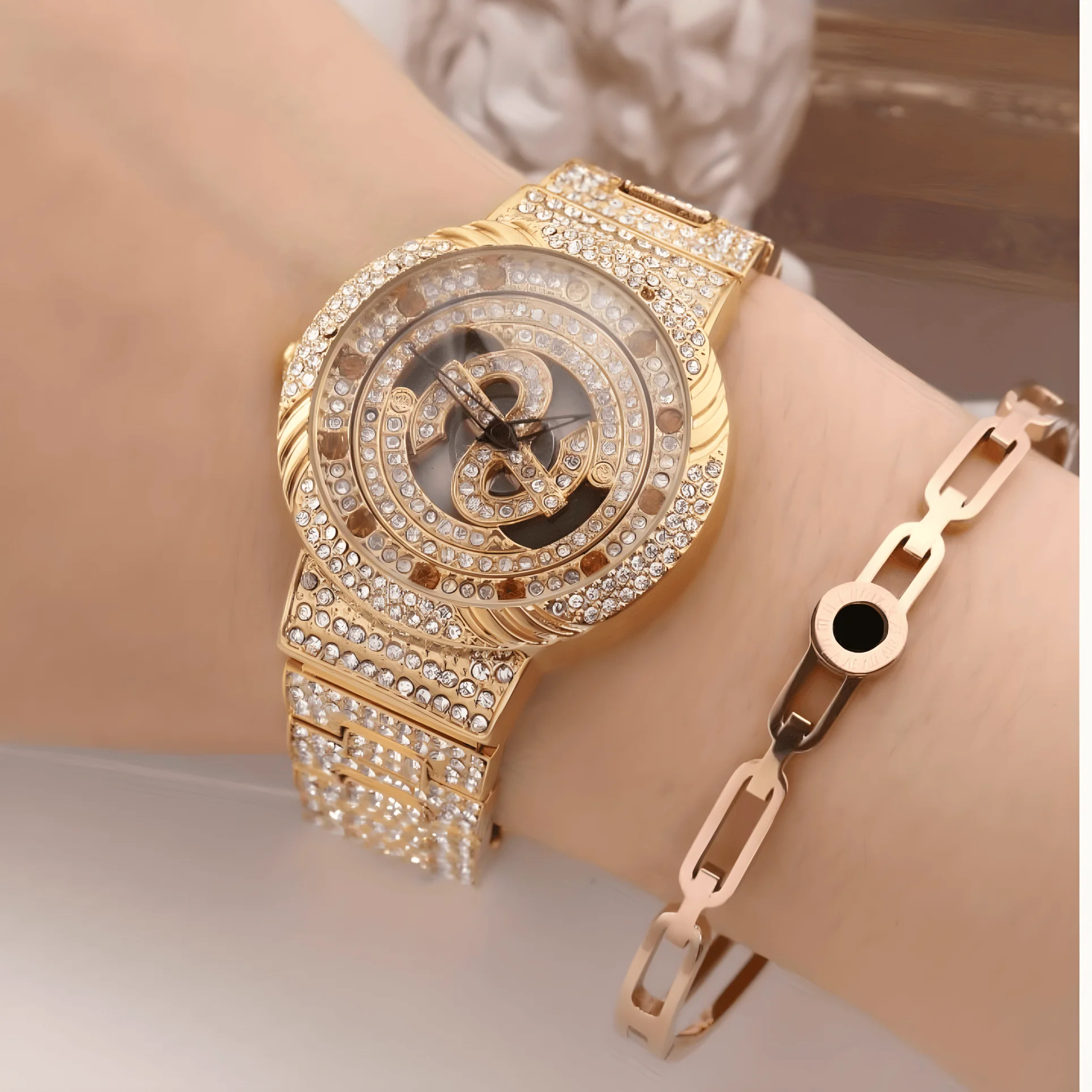 1 Pc Colorful Rotating Women's Quartz Watch Rhinestone set, large dial design, the face can be rotated to represent good luck