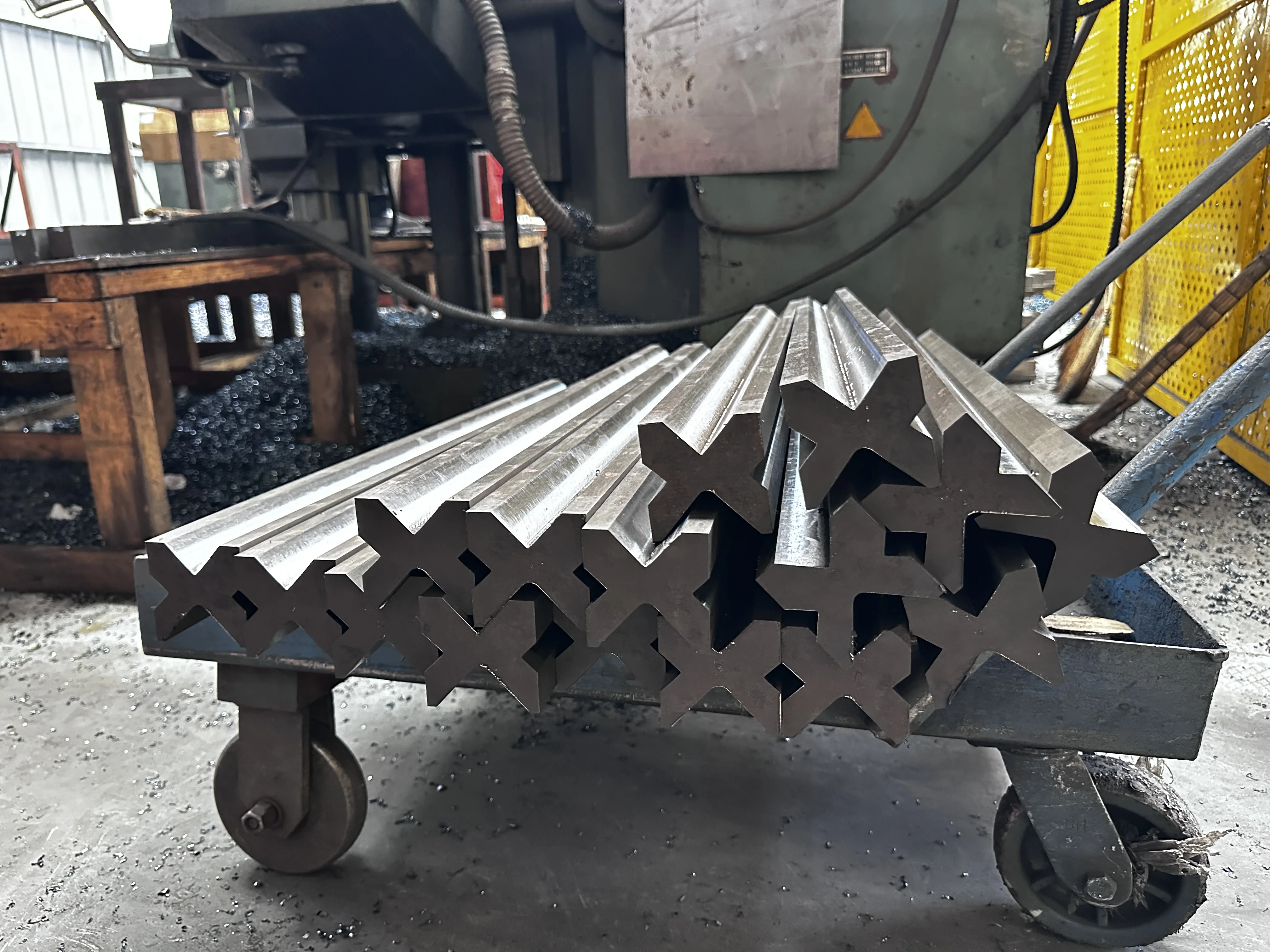 قوالب فرامل الضغط باستخدام الحاسب الآلي القابلة للتخصيص لأدوات فرامل الضغط المتوافقة مع Amada لثني الصفائح المعدنية الفعالة #3