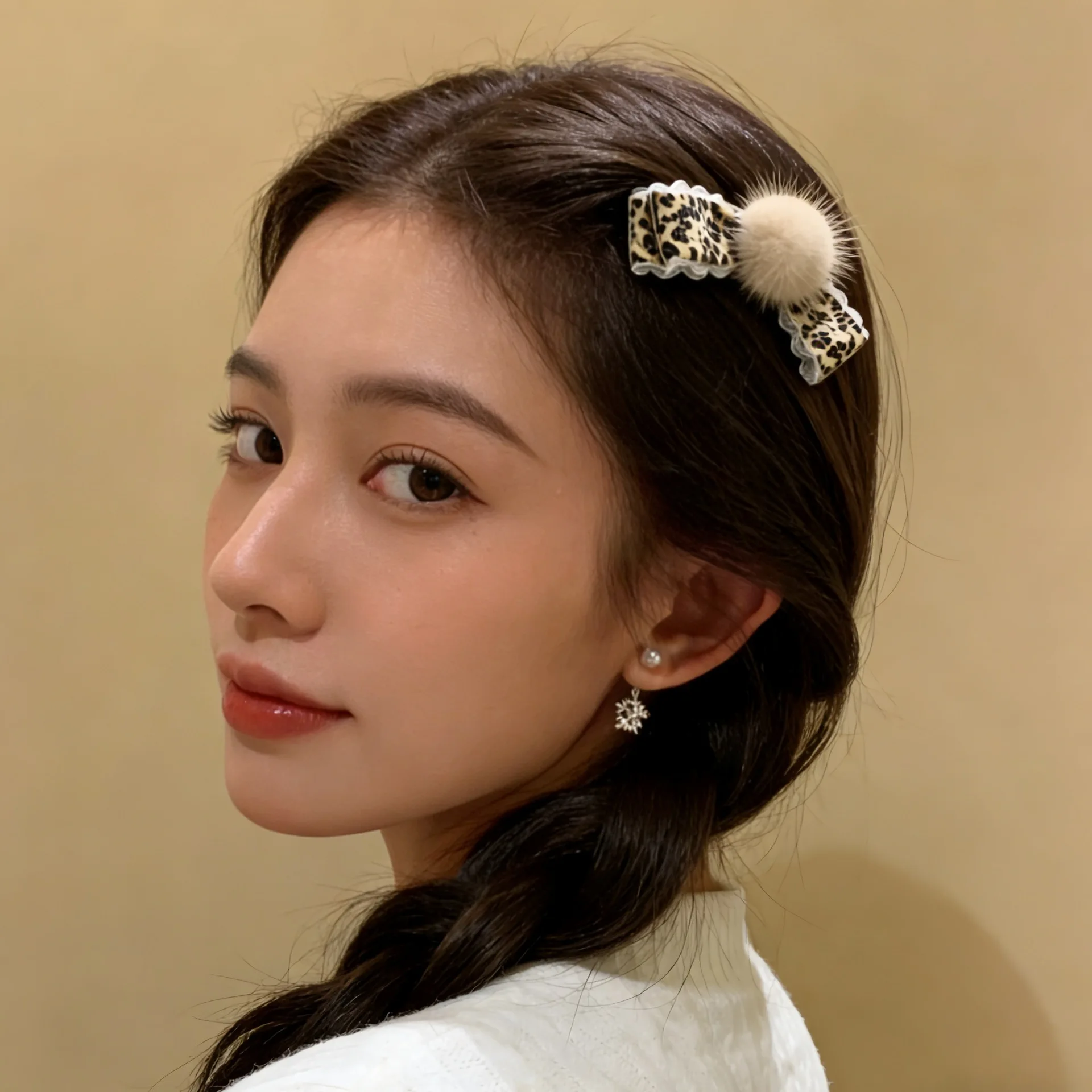 

Набор винтажных заколок для волос с цветами и помпонами, заколки-уточки и банановые заколки для женщин, для прически полупучок, инструмент для укладки волос на затылке