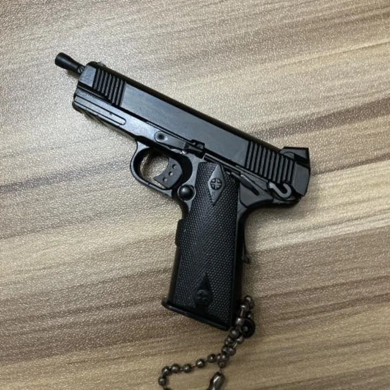 Mini Alloy Black M1911 Brelok do kluczy Odpinany model pistoletu zabawkowego Fałszywy pistolet Prawdziwa kolekcja Pubg Prop Prezent urodzinowy dla