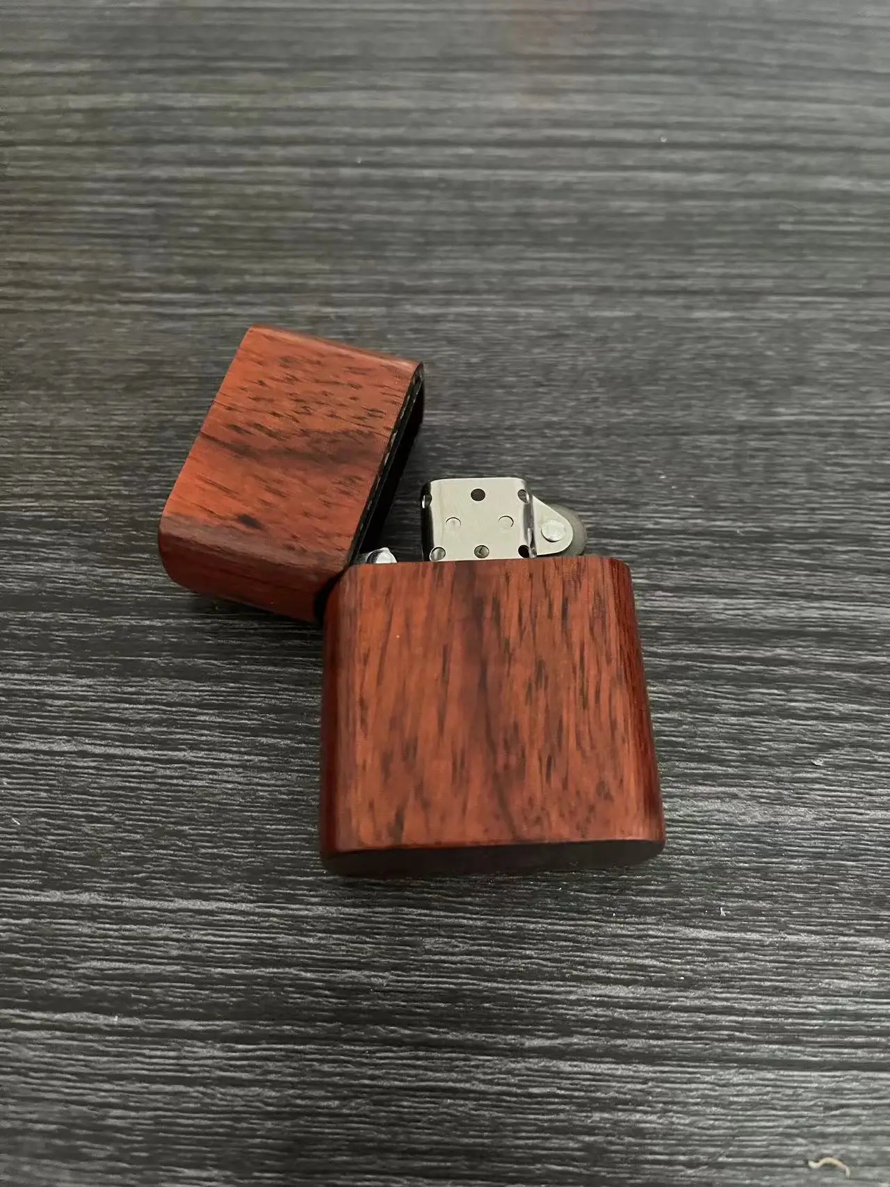 Handmade carved red sandalwood lighter, kerosene windproof grinding wheel lighter, retro personalized creative collection gift