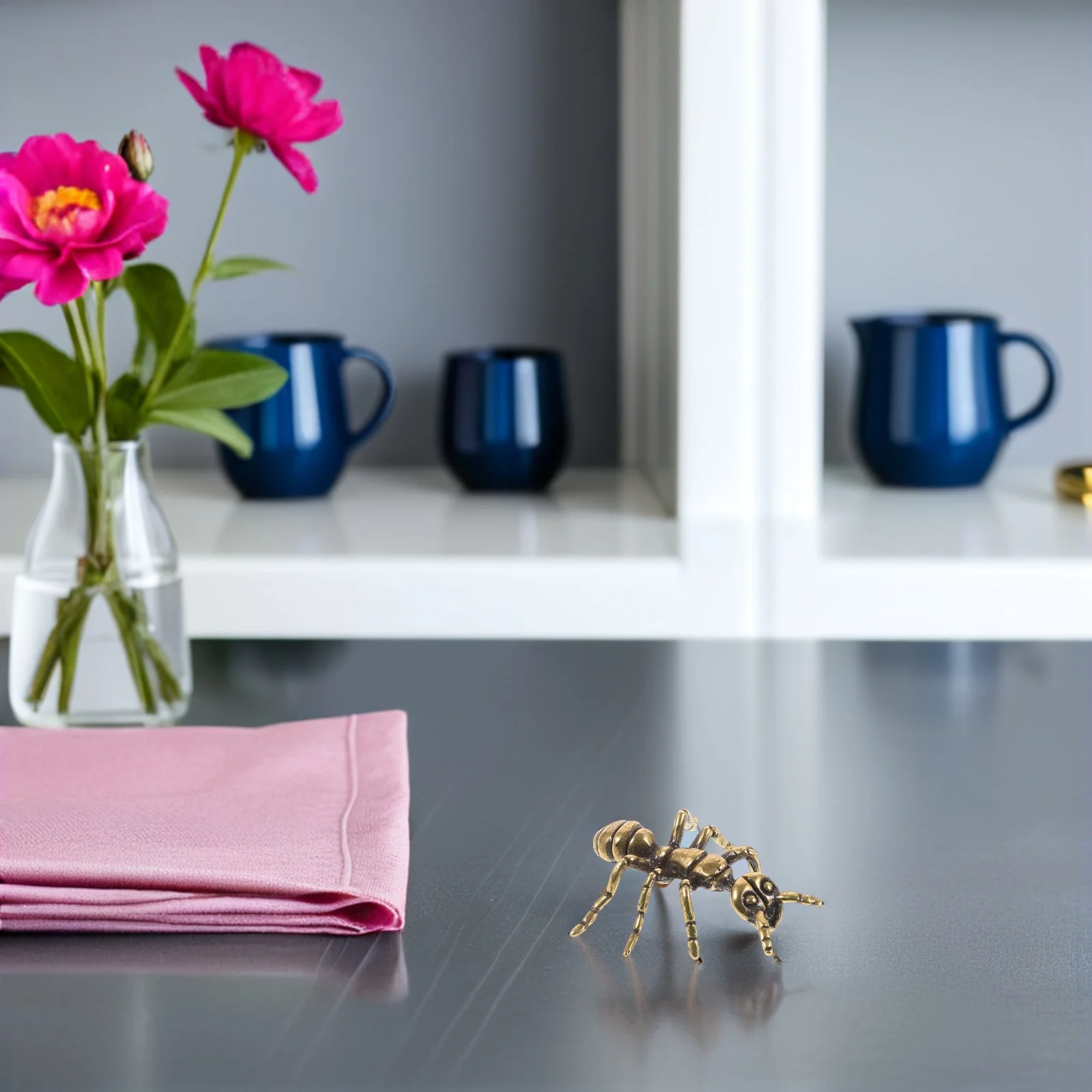 

2Pcs Style Ant Sculpture Copper Finish Metal Ornament for Garden Desk Decor Vintage Animal Statuette Small Brass