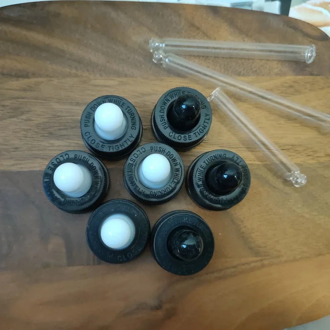 100Pcs*18mm 20mm 410 Neck Size Childproof Press Screw Dropper Lids Covers For 5-100ml Glass Essential Oils Serum Liquid Bottles