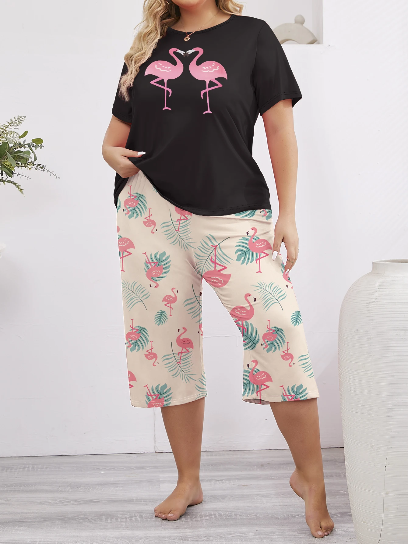 2-piece set of oversized women\'s pajamas home clothing  cute flamingo printed short sleeved top&cropped pants