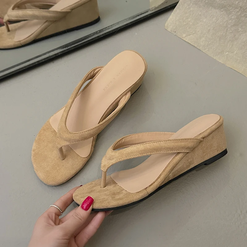 Damen Keilabsatz-Sandalen mit Zehenclip, Sommer High Heels Schuhe, 2026 Trend Strand Flip-Flops, Lässige Walkingschuhe, Mujer De Slides