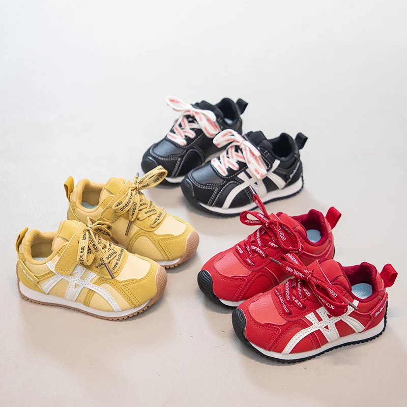 

2025 Autumn Fashion Children Training Shoes Girls Korean Version Soft Soled Casual Shoes Boys Velcro Versatile Striped Sneaker