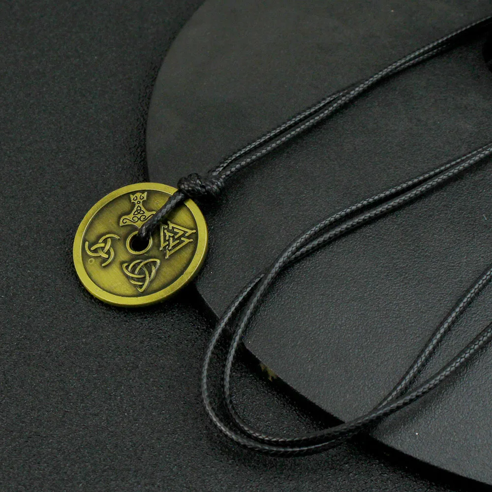 Mens Vintage Viking Rune Compass Pendant Necklace High Quality Metal Pagan Amulet for Men Accessories Necklace